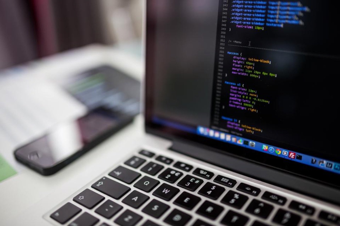 Código de programação na tela do computador