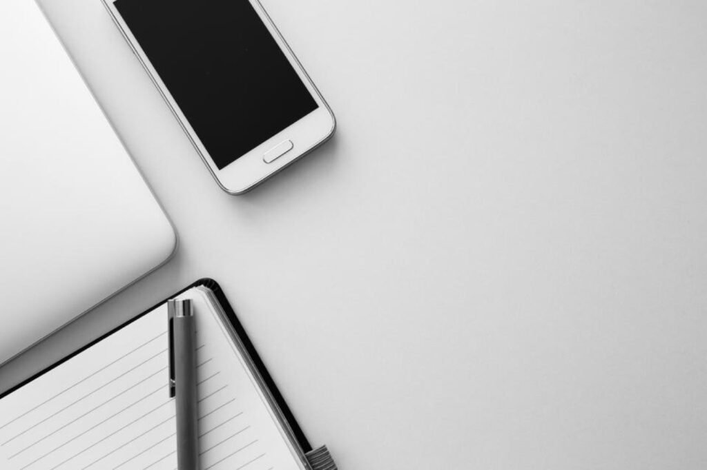 Celular nas mãos de um cliente